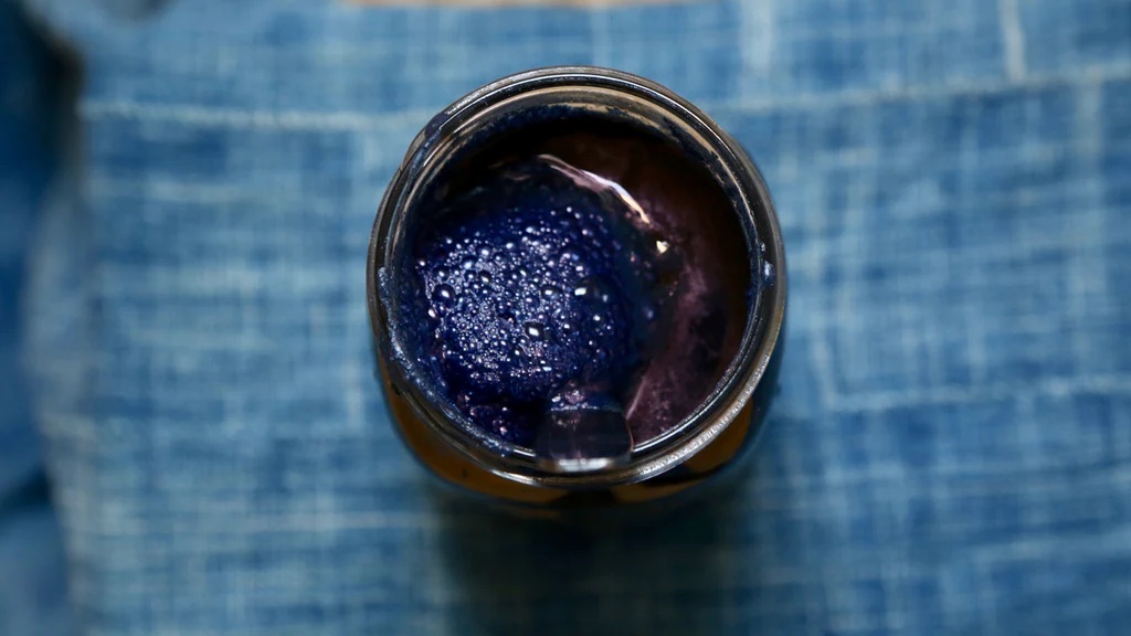 dyeing with fresh-leaf indigo 